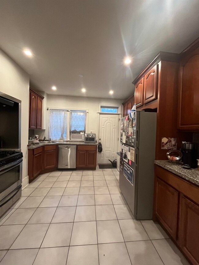615 Garden St in Hoboken, NJ - Building Photo - Building Photo