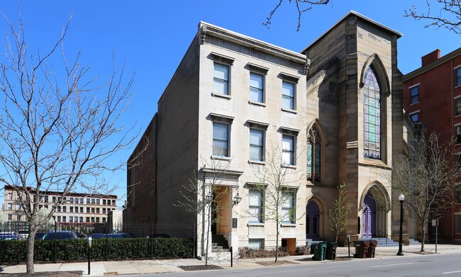 124 W 9th St in Cincinnati, OH - Foto de edificio - Building Photo