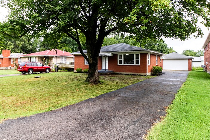 4801 Oak Park Dr in Louisville, KY - Foto de edificio