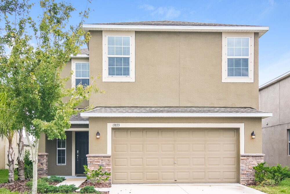 13833 Reindeer Cir in Hudson, FL - Foto de edificio