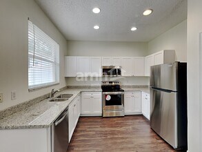 716 Grand Canyon Dr in Valrico, FL - Building Photo - Building Photo