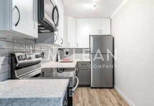 2809 N Los Felices Rd in Palm Springs, CA - Building Photo - Building Photo