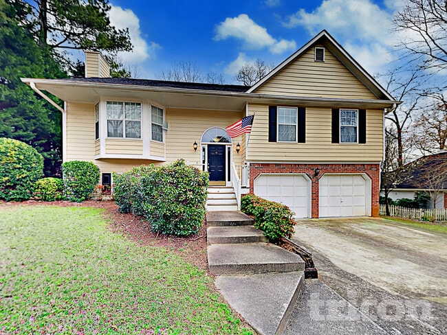 3935 Piper Glen Dr NE in Buford, GA - Foto de edificio - Building Photo