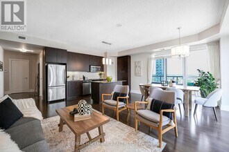 70 Roehampton Ave in Toronto, ON - Building Photo - Building Photo