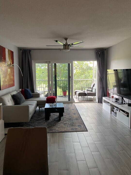2850 N Palm Aire Dr in Pompano Beach, FL - Building Photo