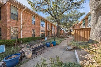 10019 Regal Park Ln in Dallas, TX - Building Photo - Building Photo