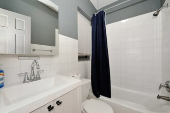 315 E 77th St in New York, NY - Building Photo - Building Photo