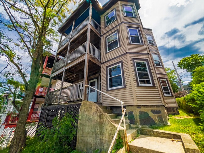 26 Saint Rose St, Unit 1