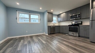 12611 Biscayne Dr in Philadelphia, PA - Building Photo - Building Photo