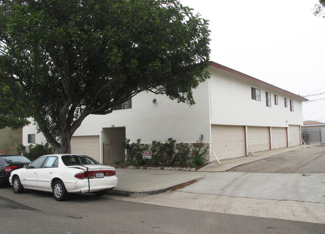 2214 S Leland St in San Pedro, CA - Foto de edificio - Building Photo