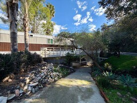 1070 Katherine Rd in Simi Valley, CA - Building Photo