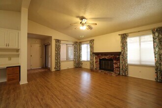 2223 Almond Ln in Santa Maria, CA - Building Photo - Building Photo