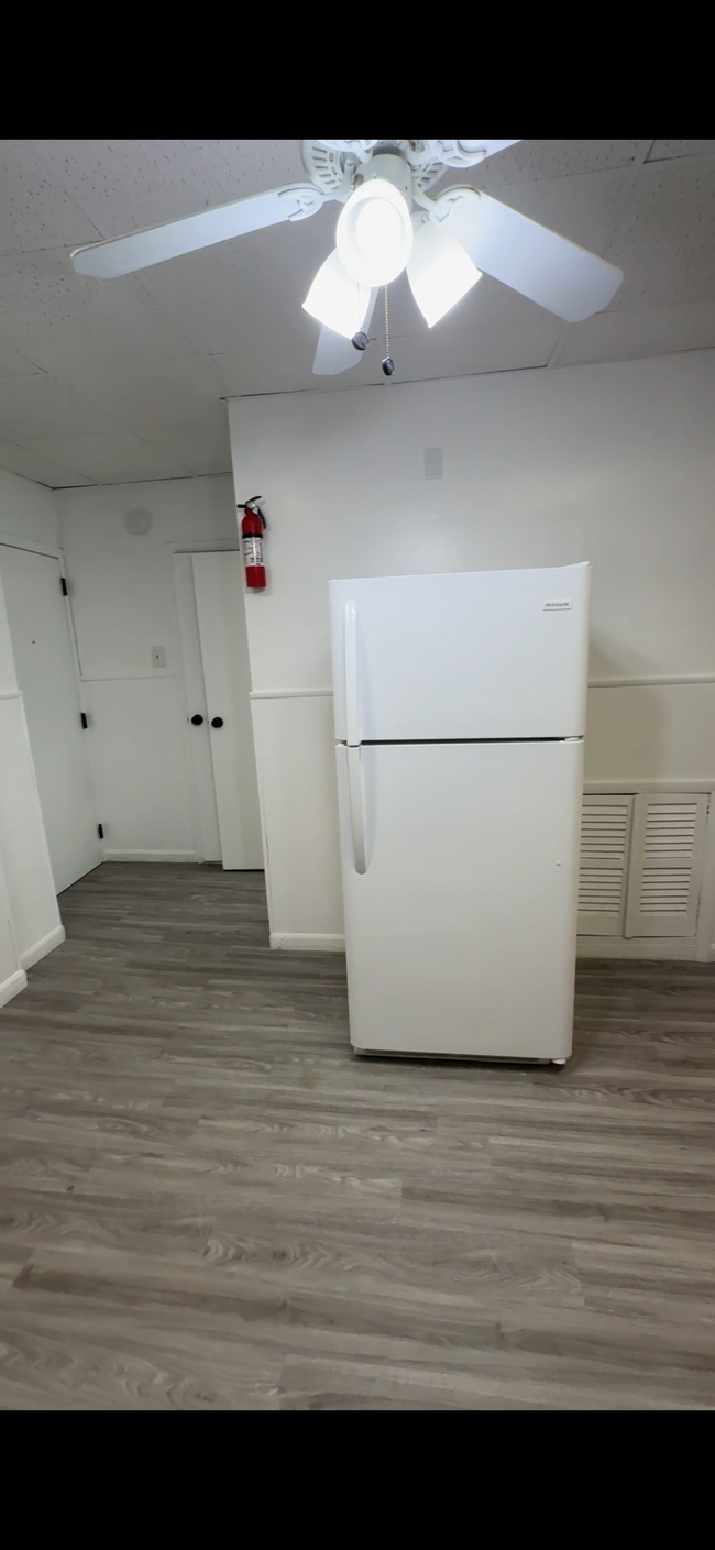 28 E Morris Ave, Unit 2nd Flr in Linden, NJ - Building Photo - Building Photo