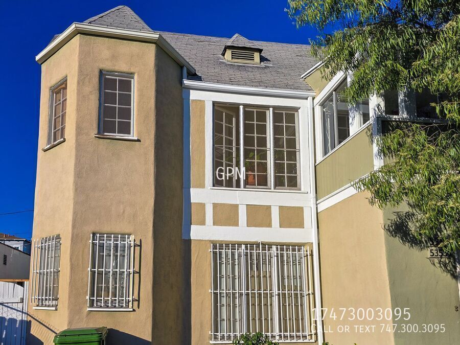 5353 La Cresta Ct in Los Angeles, CA - Building Photo