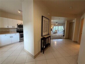 7839 Regal Heron Cir, Unit 709 in Naples, FL - Foto de edificio - Building Photo