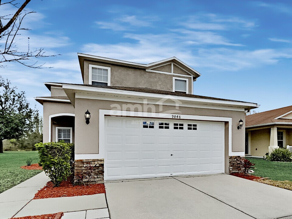 9848 Edmonton Dr in Land O Lakes, FL - Building Photo