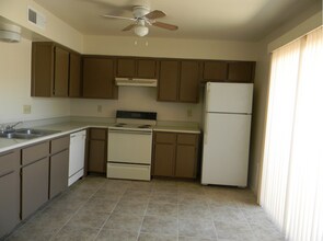 13230 North 21st Pl, Unit 3 in Phoenix, AZ - Building Photo - Building Photo
