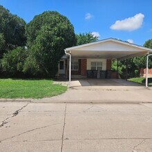 5828 NW Dearborn Ave in Lawton, OK - Building Photo - Building Photo