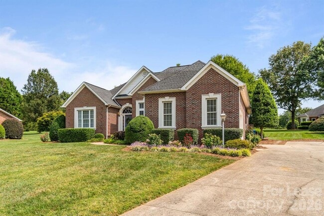 2936 Palmer Dr in Conover, NC - Building Photo - Building Photo