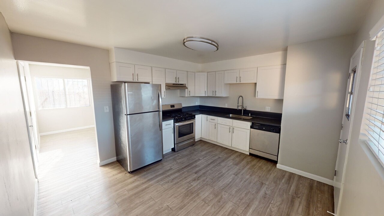 2 BED & 1 BATH UNIT AVAILABLE - LOS ANGELES! in East Los Angeles, CA - Foto de edificio