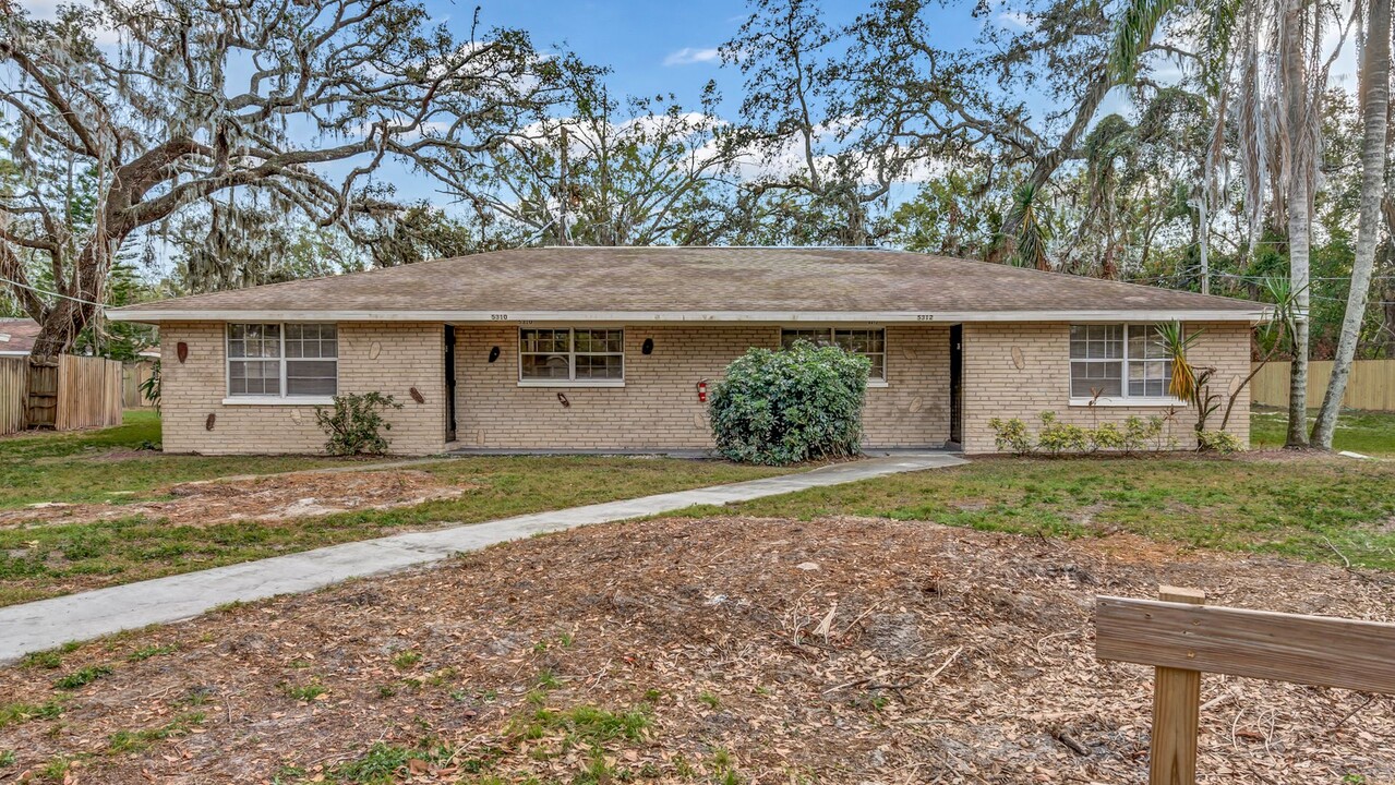 5310 Oakwood Ct in Tampa, FL - Building Photo