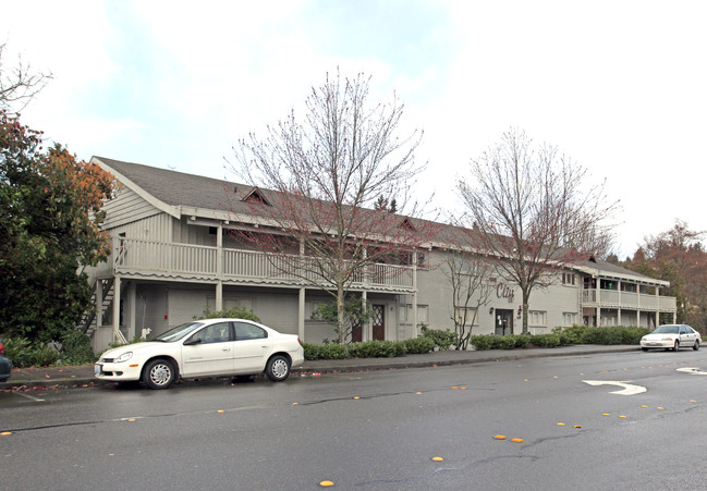 The Cliff Apartments in Des Moines, WA - Building Photo - Building Photo