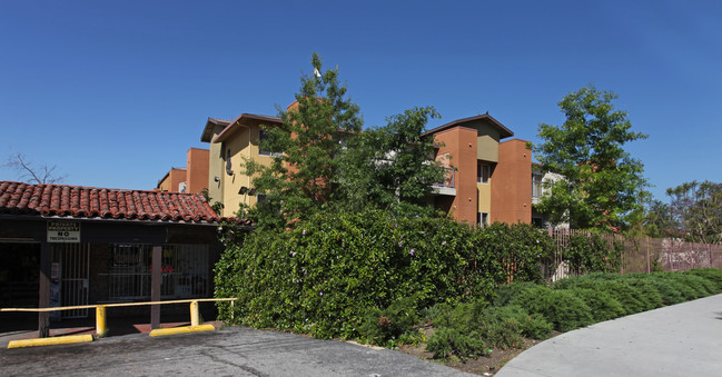 Lake View Terrace Silvercrest in Sylmar, CA - Foto de edificio - Building Photo