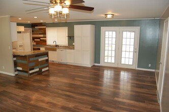 8200 Chestnut Ln in Lincoln, NE - Building Photo - Building Photo