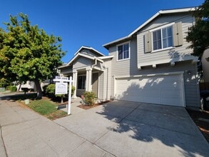 919 Gates St in East Palo Alto, CA - Building Photo - Building Photo