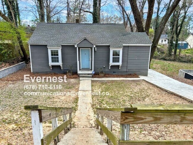 2028 Arlington Cir NW in Atlanta, GA - Building Photo - Building Photo
