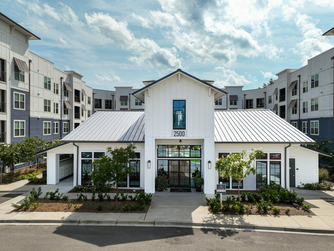 Atlantic on Main in Summerville, SC - Building Photo - Building Photo