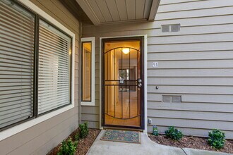 1083 Shadowridge Dr in Vista, CA - Building Photo - Building Photo