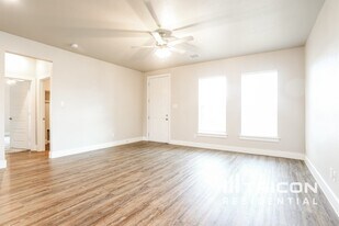 10333 Ft Teran Trl in Crowley, TX - Building Photo