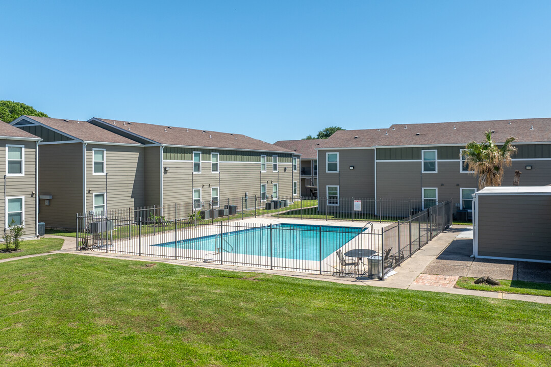 Midtown Apartments in Victoria, TX - Foto de edificio