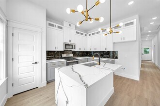 4902 Higgins St in Houston, TX - Building Photo - Building Photo