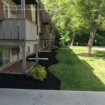 1444 W River Rd N in Elyria, OH - Building Photo