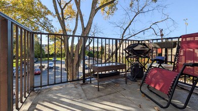 801 E Miner St in Arlington Heights, IL - Foto de edificio - Building Photo