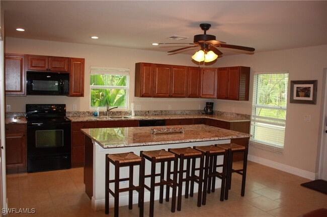 6140 Standing Oaks Ln in Naples, FL - Foto de edificio - Building Photo