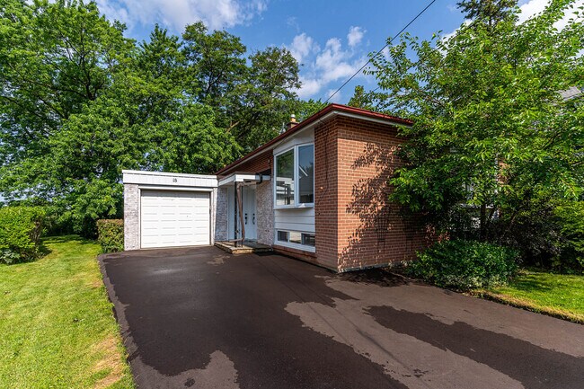 18 Puckeridge Crescent in Toronto, ON - Building Photo - Building Photo