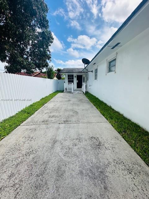 3418 SW 23rd Terrace in Miami, FL - Building Photo - Building Photo