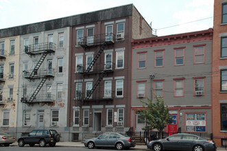 161 Christopher Columbus Dr in Jersey City, NJ - Building Photo - Building Photo