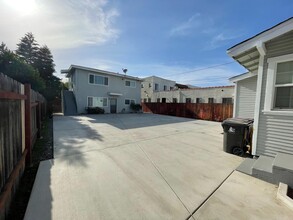 1051 Temple Ave-Unit -Front House in Long Beach, CA - Building Photo - Building Photo