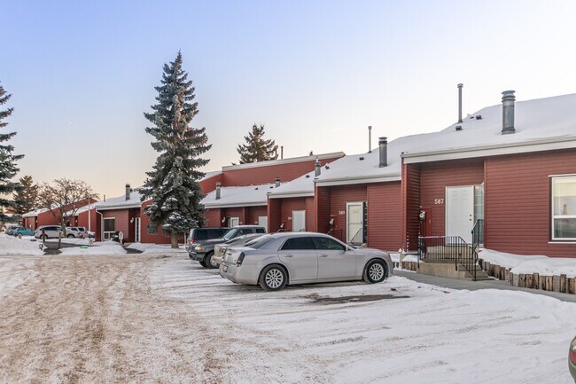623 Millbourne Road East NW in Edmonton, AB - Building Photo - Building Photo