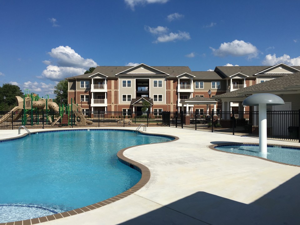 Flint River Apartments in Huntsville, AL - Foto de edificio