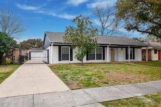 5642 Cartagena St in Houston, TX - Building Photo - Building Photo