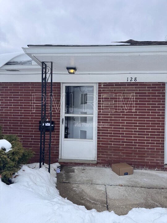 128 S Miller Rd in Fairlawn, OH - Building Photo