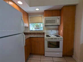 3430 Pinewalk Dr N in Margate, FL - Foto de edificio - Building Photo