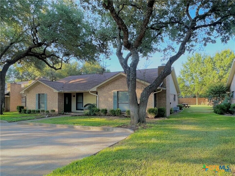 717 Royal St in Salado, TX - Building Photo