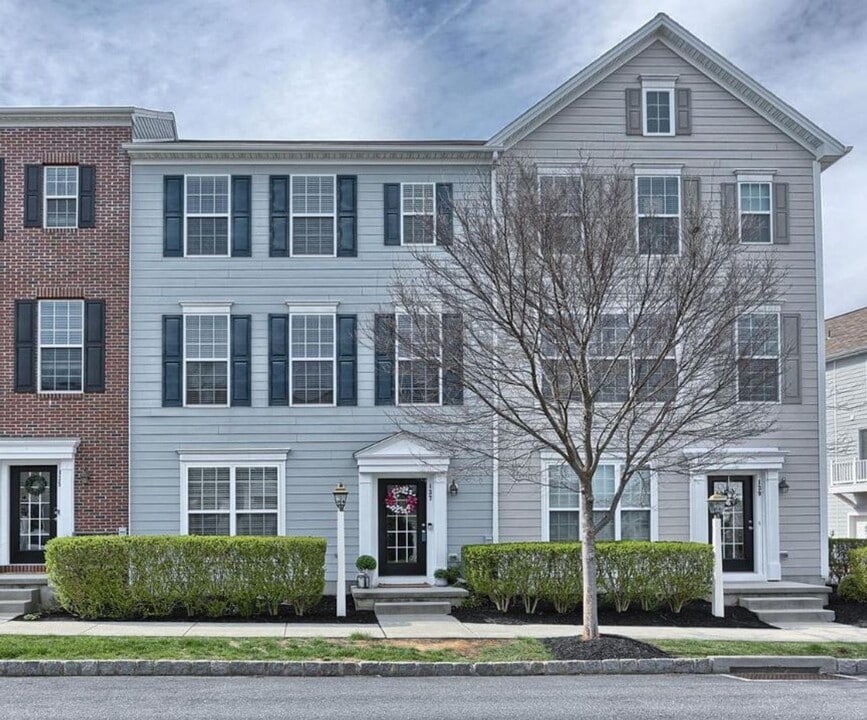 137 Summer Ln in Mechanicsburg, PA - Building Photo