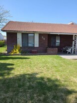 35-37 E St NW in Ephrata, WA - Building Photo